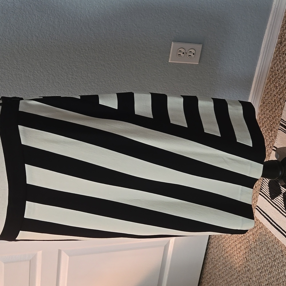 BANANA REPUBLIC Black & White Asymetrical Striped Pencil Skirt Sz 14 Rugby Strip - Picture 3 of 11